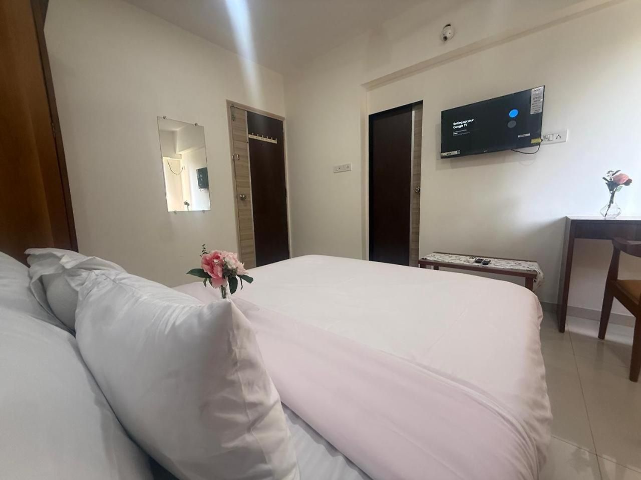 Apartment 2bhk Beside Hiranandini-star Homes Powai
