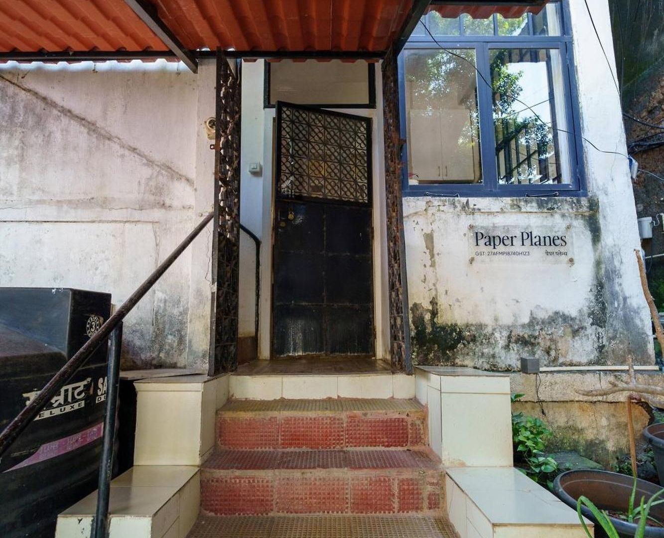 Apartment 48b Stylish 1bhk Khar With Swing Mumbai