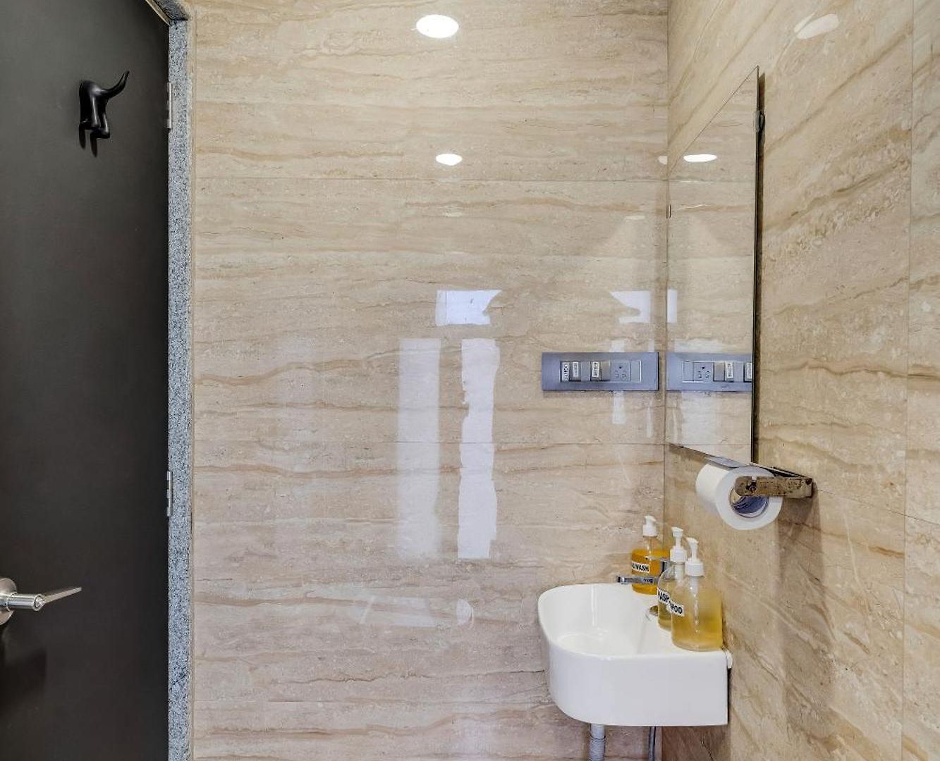 Apartment Mezzo Pvt 3bhk In Bandra By Square One Mumbai