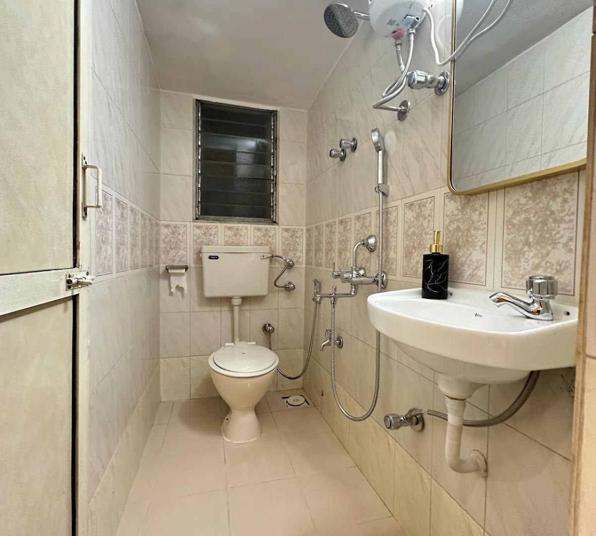 Izaara - 15 Mins From Lilavati & Nanavati Apartment *