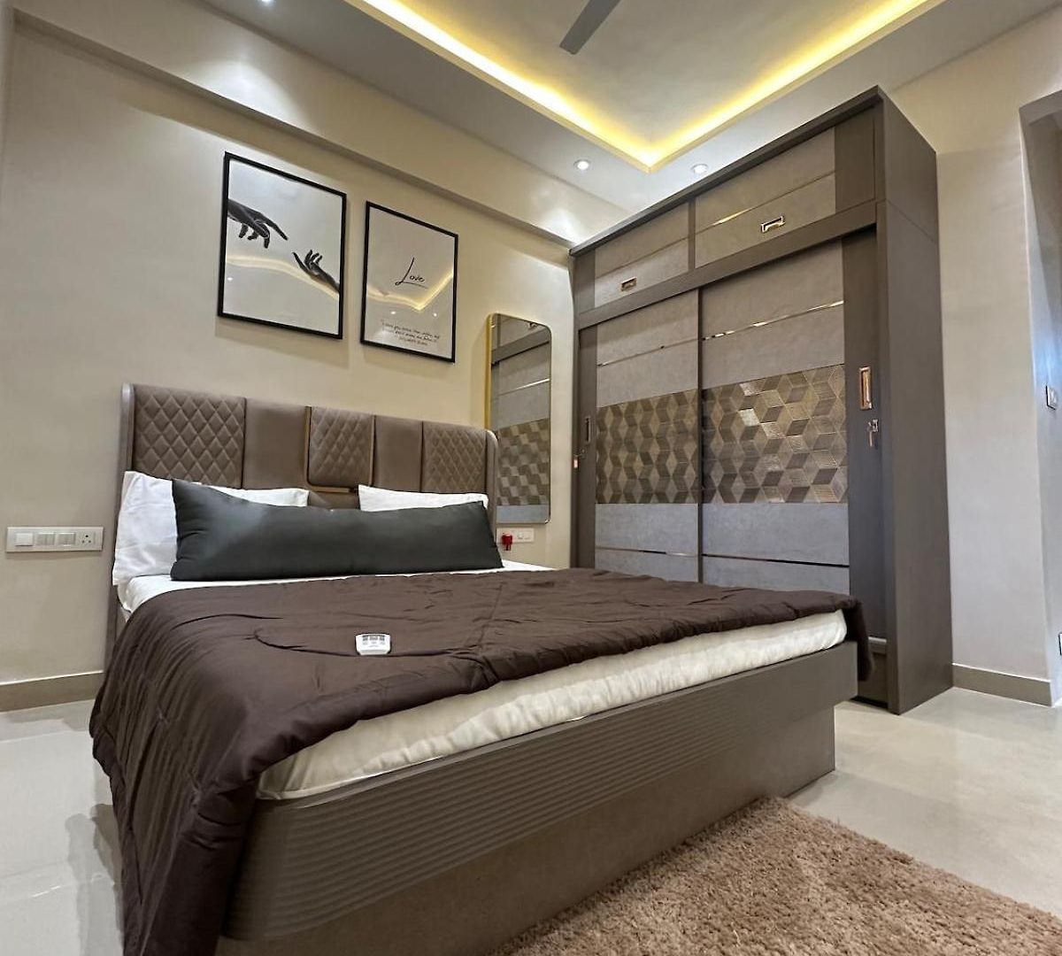 Izaara - 15 Mins From Lilavati & Nanavati Apartment *
