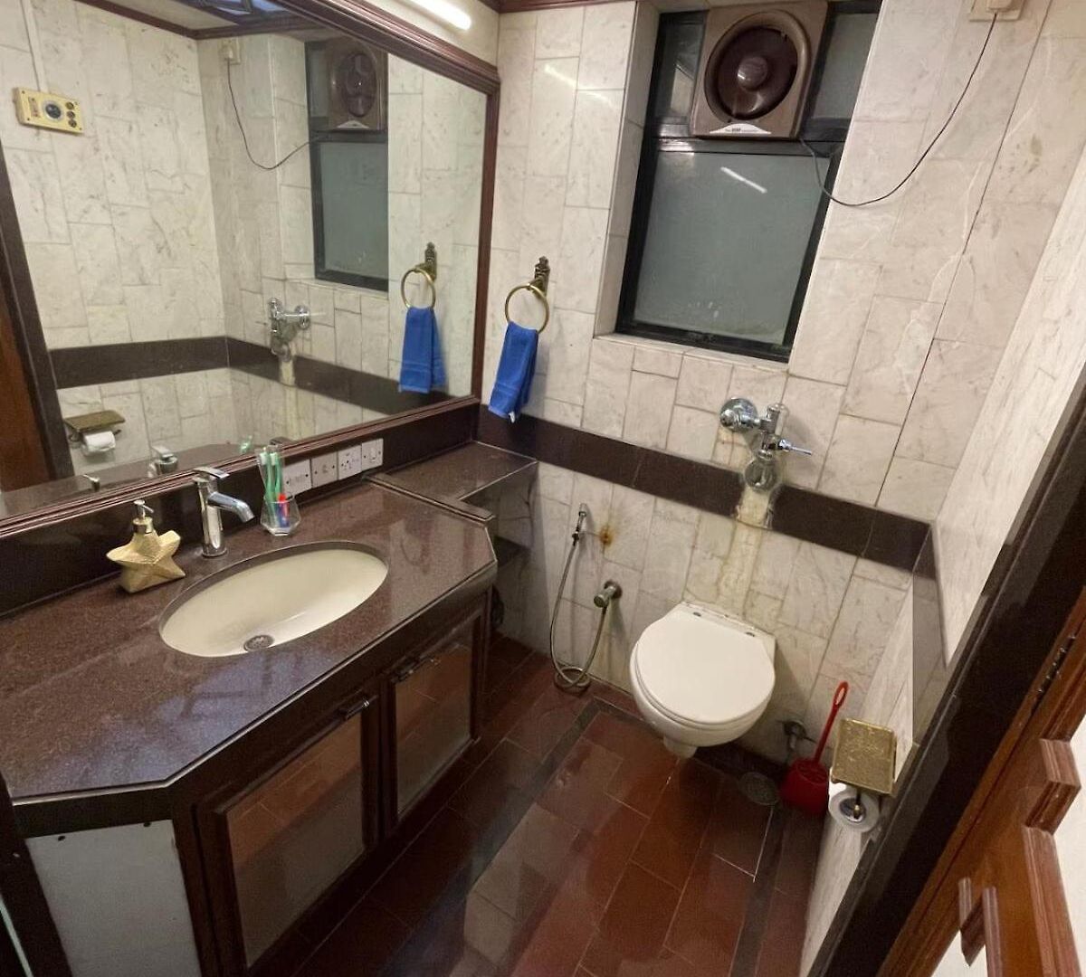 Bachis Nest Luxury 5bhk With Lawn And Terrace