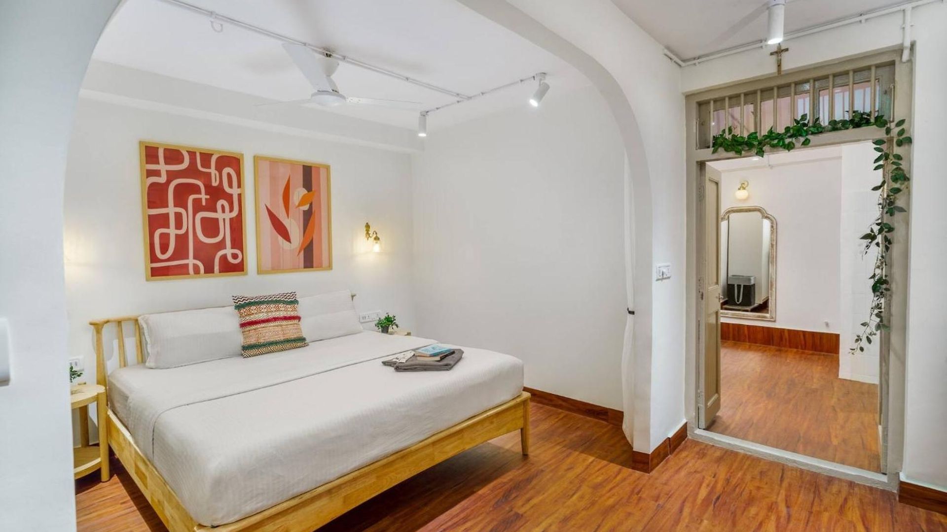 48b Stylish 1bhk Khar With Swing