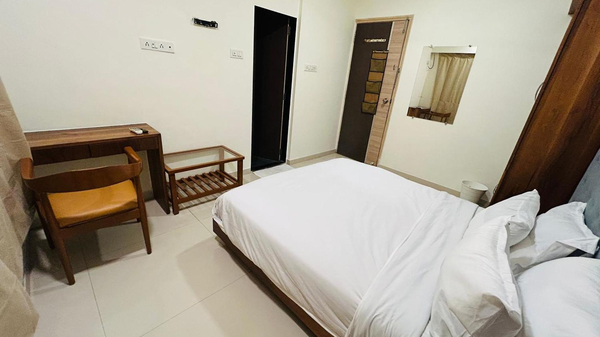 Apartment 3bhk Near Hiranandini Powai -star Homes