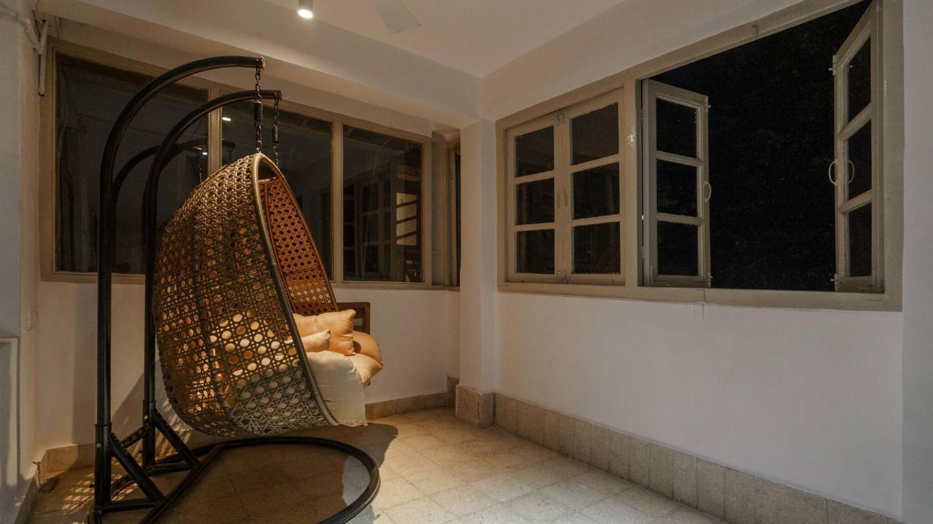48b Stylish 1bhk Khar With Swing Apartment