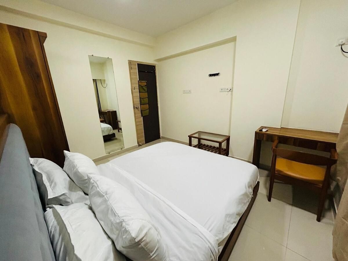 Apartment 2bhk Flat Near Hiranandini Powai- Star Homes