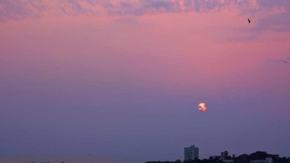 Blue Ice Lagoon L Urban Escape L Ocean View Apartment Mumbai