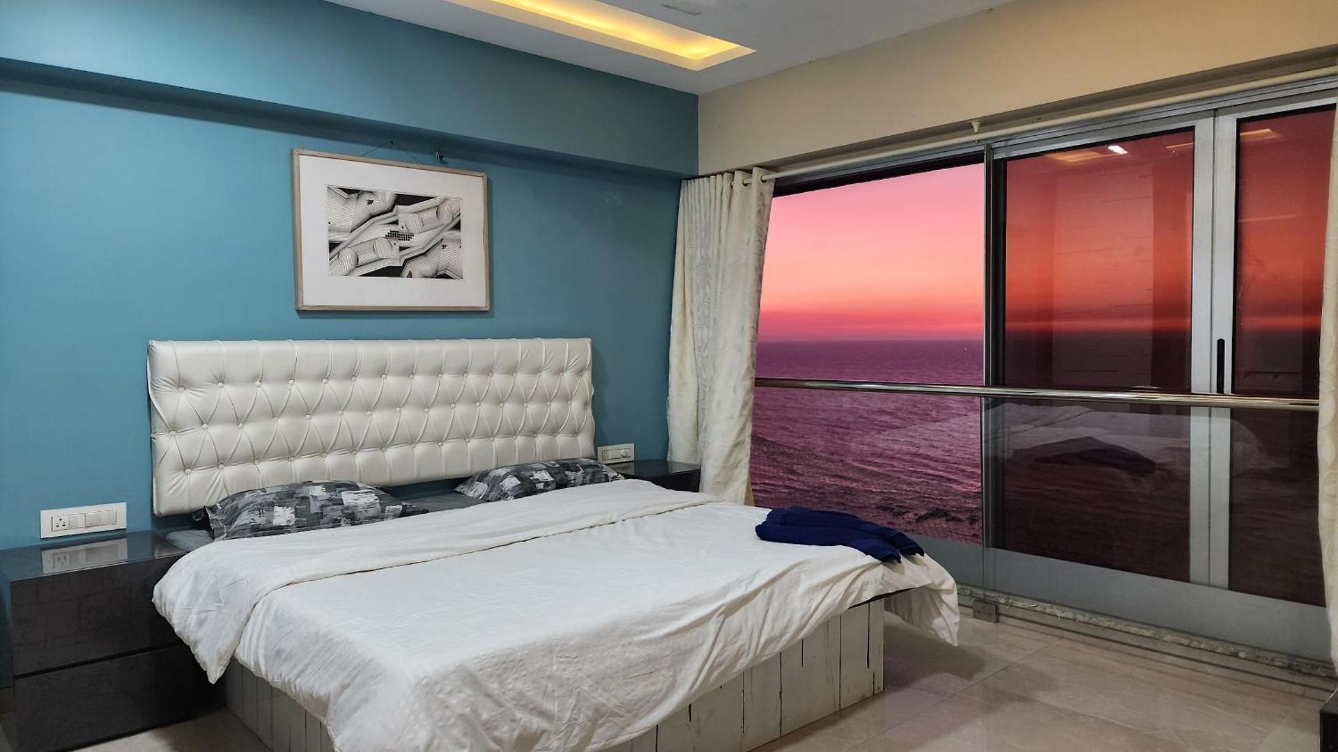 Ocean 360 Sea Facing Apartment- 1401