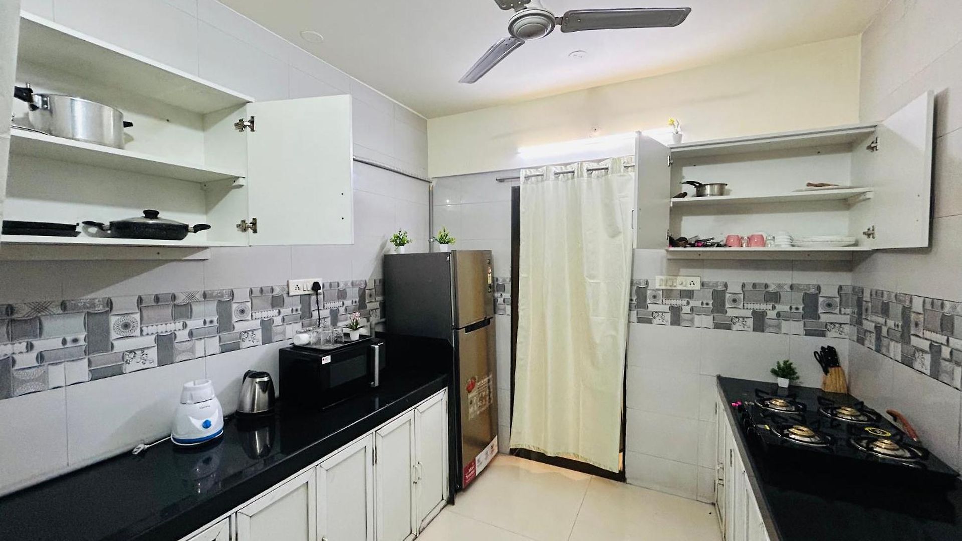 Apartment 2bhk Beside Hiranandini-star Homes Powai Mumbai