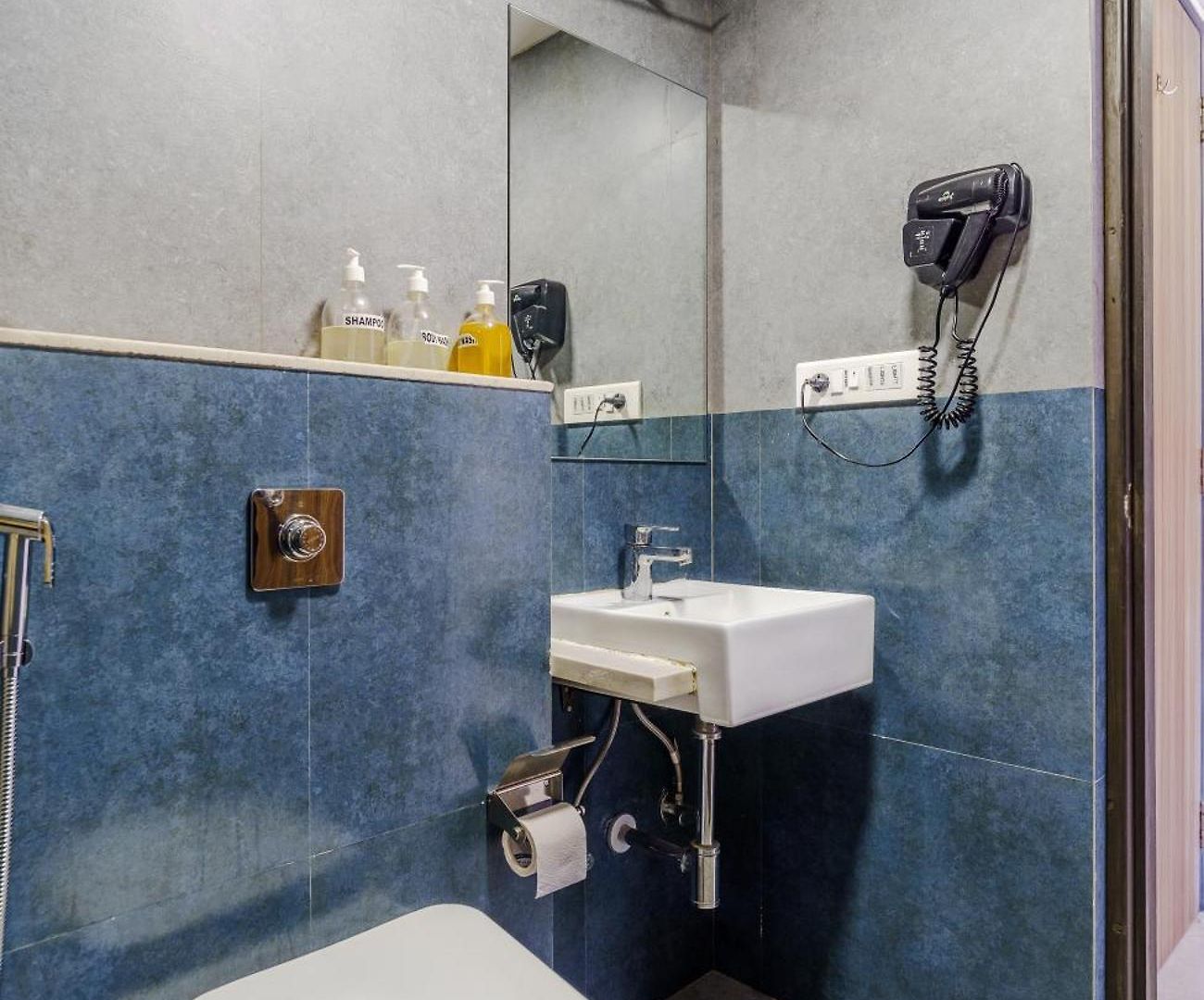 Zen Private 3Bhk In Bandra *