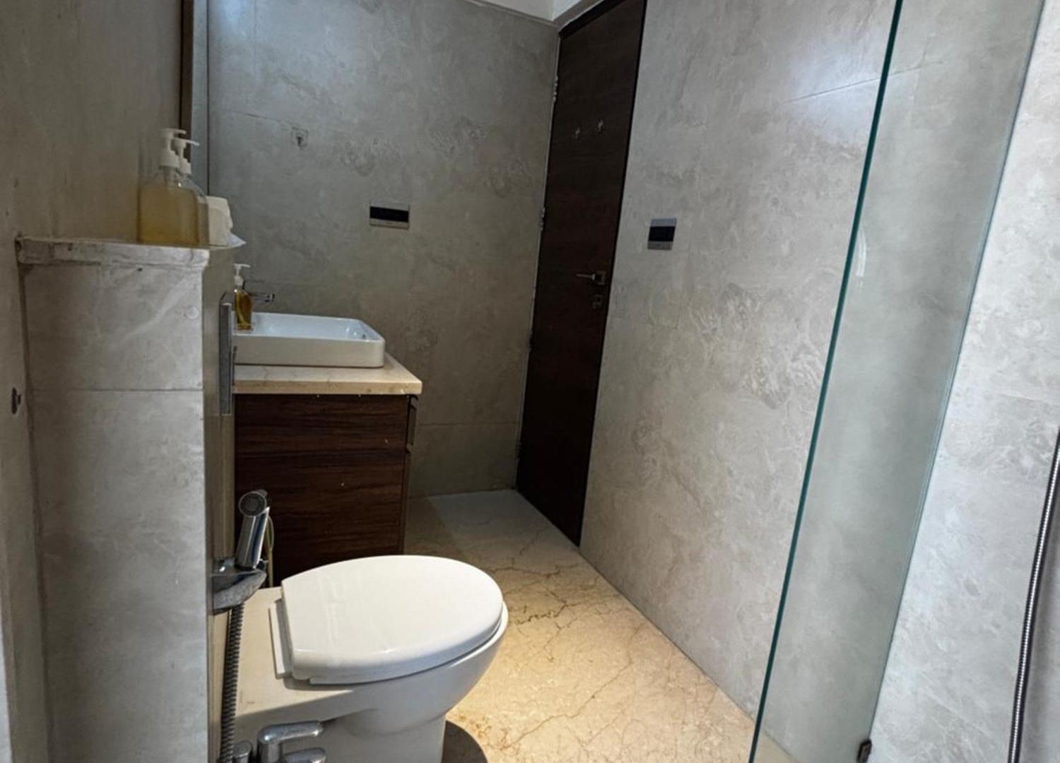 Ov Premium Near Bkc By Square One Mumbai