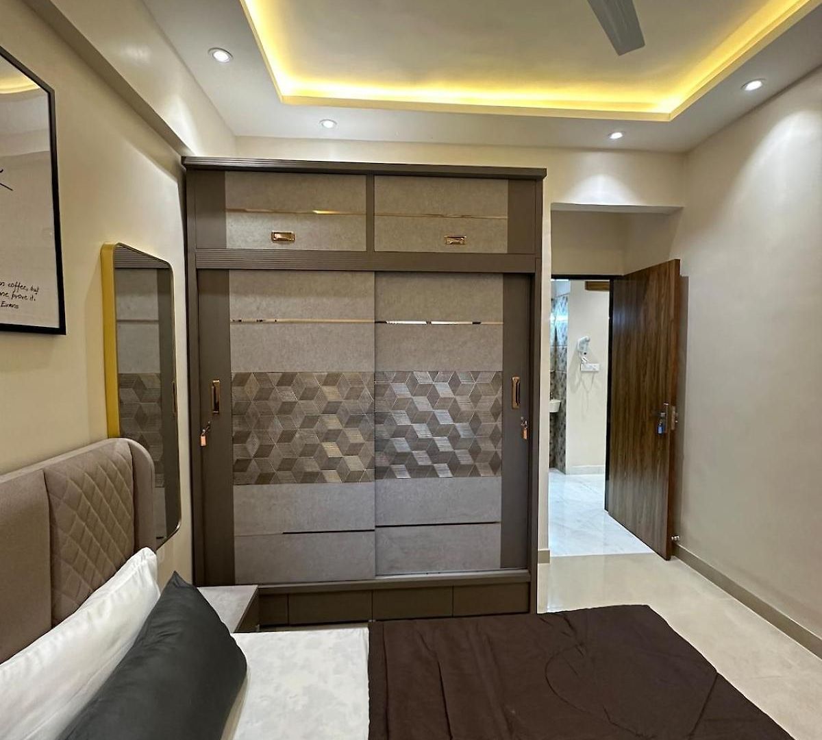 Izaara - 15 Mins From Lilavati & Nanavati Apartment *