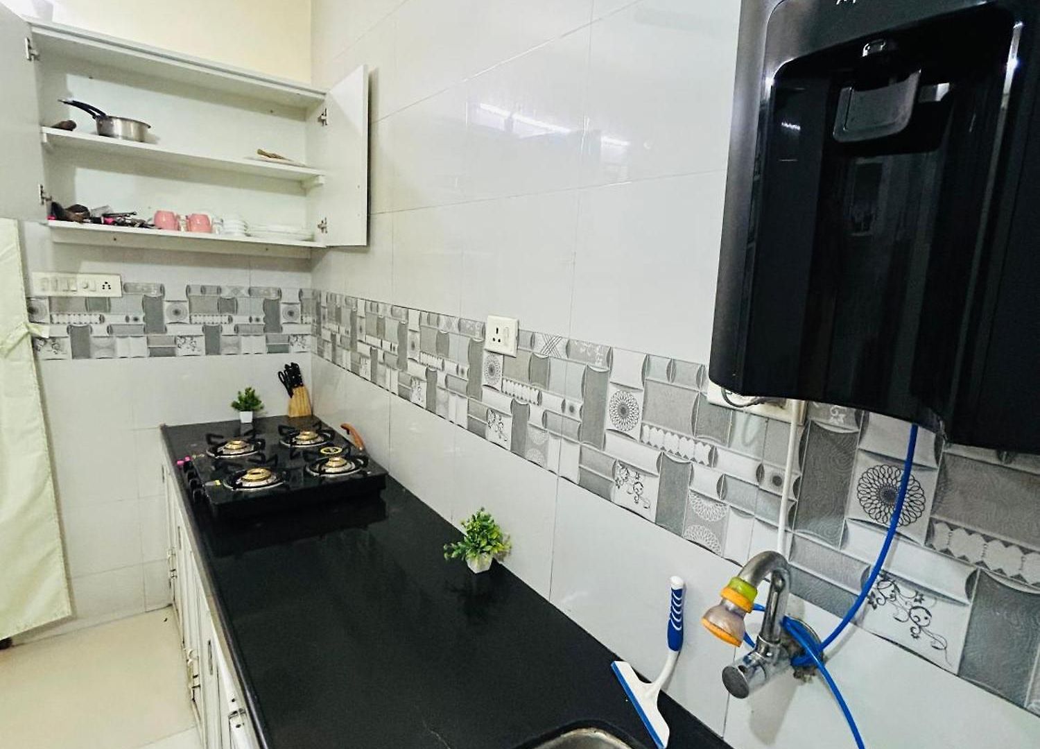 2bhk Beside Hiranandini-star Homes Powai