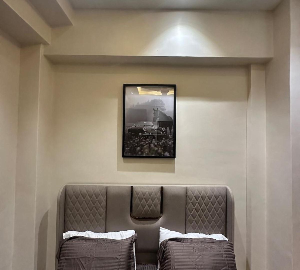 Enchante - 15 Mins From Lilavati & Nanavati