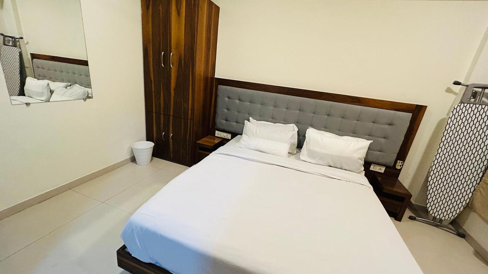 2bhk Beside Hiranandini-star Homes Powai * Mumbai