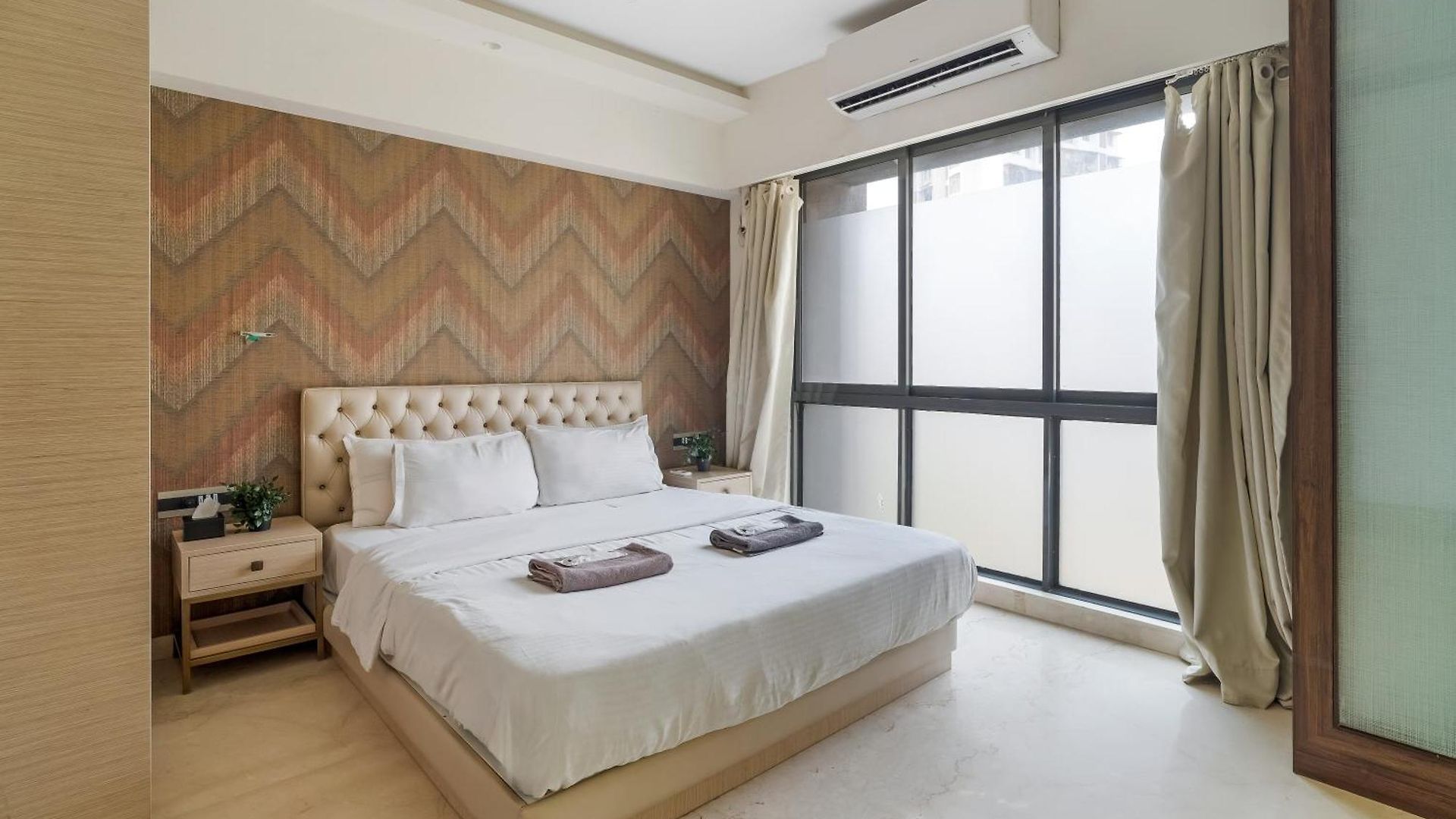 Ov Premium Near Bkc By Square One Mumbai