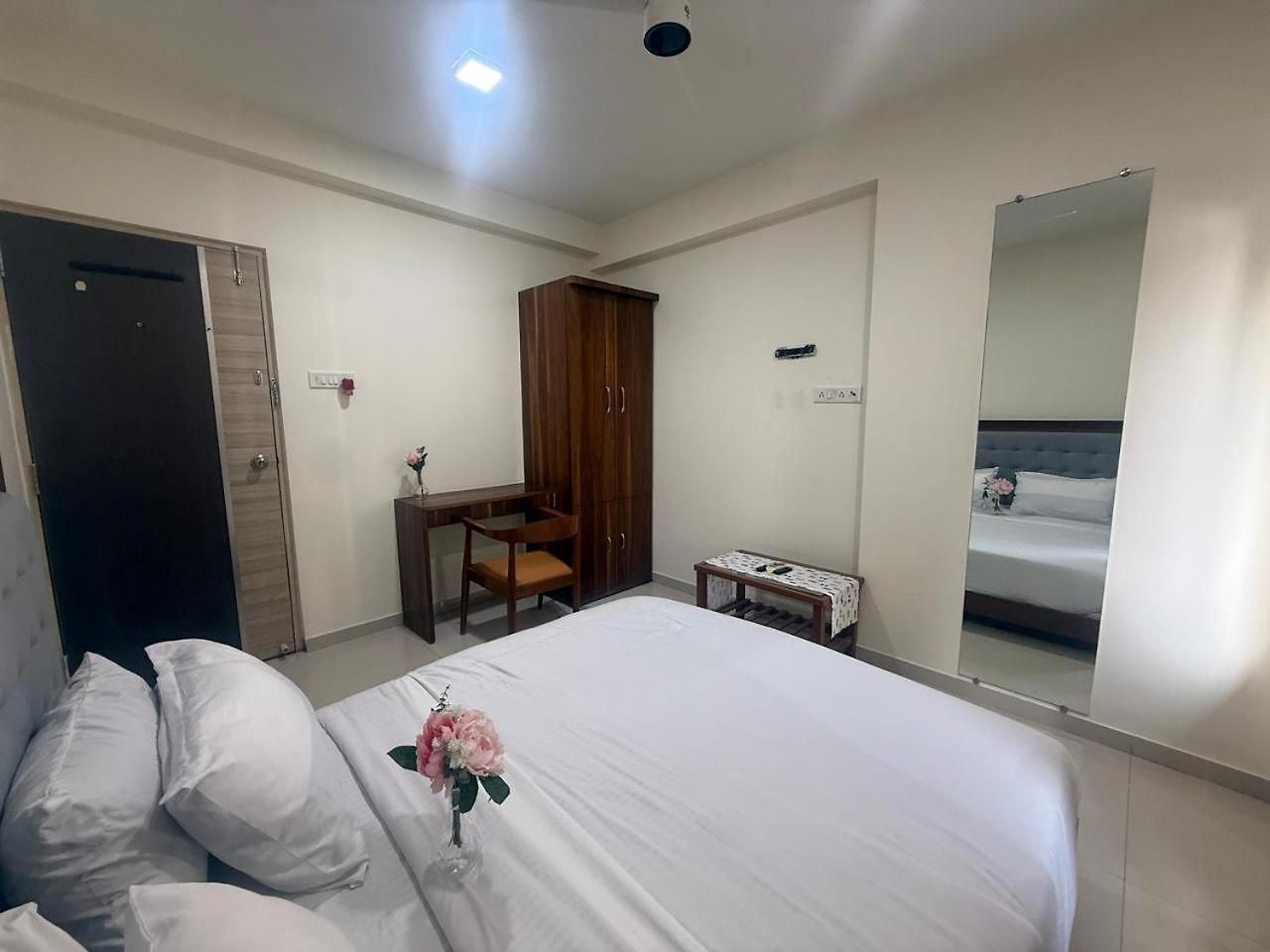 Apartment 2bhk Beside Hiranandini-star Homes Powai Mumbai