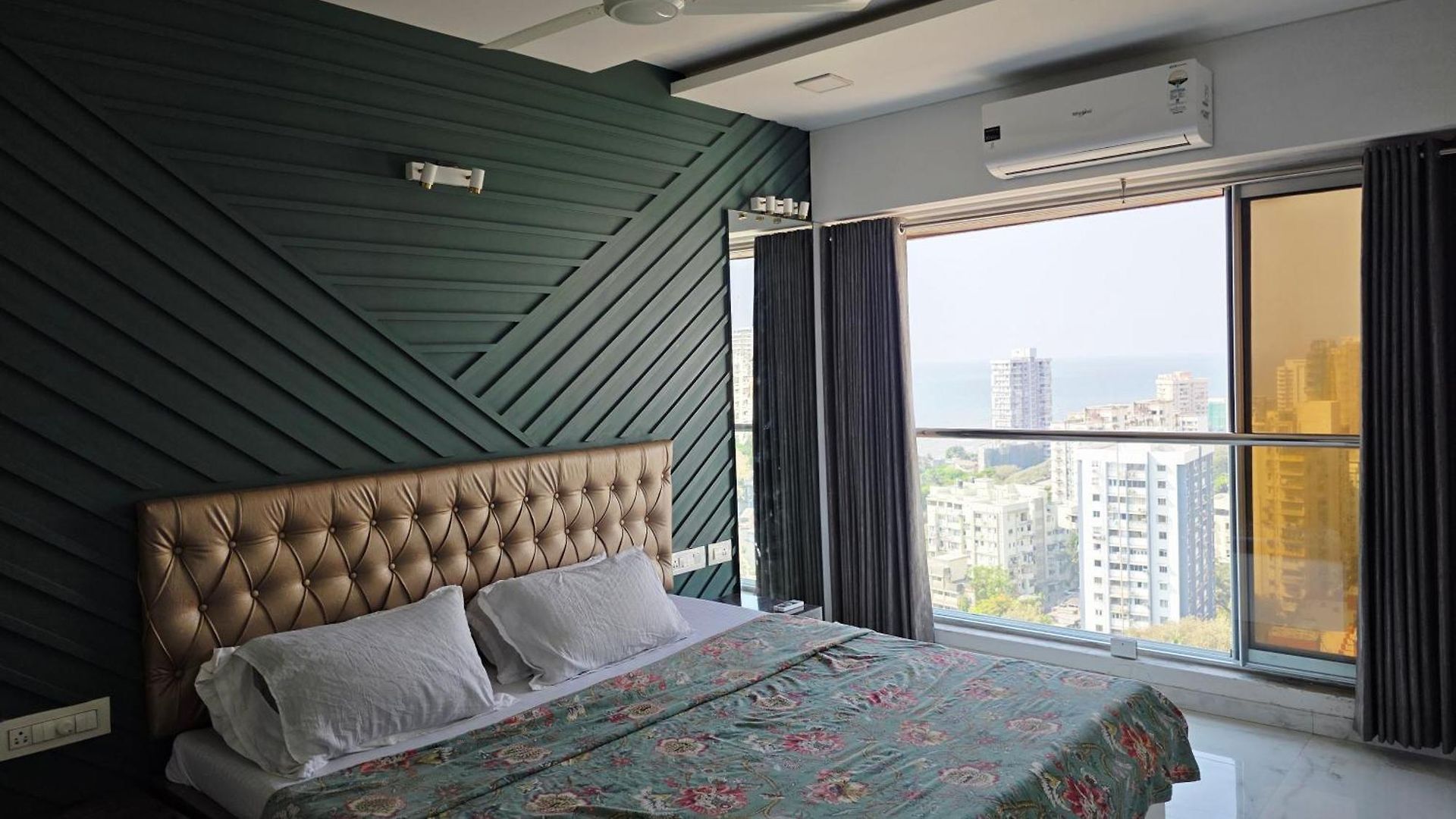 Ocean 360 Sea Facing Apartment- 1401 Mumbai