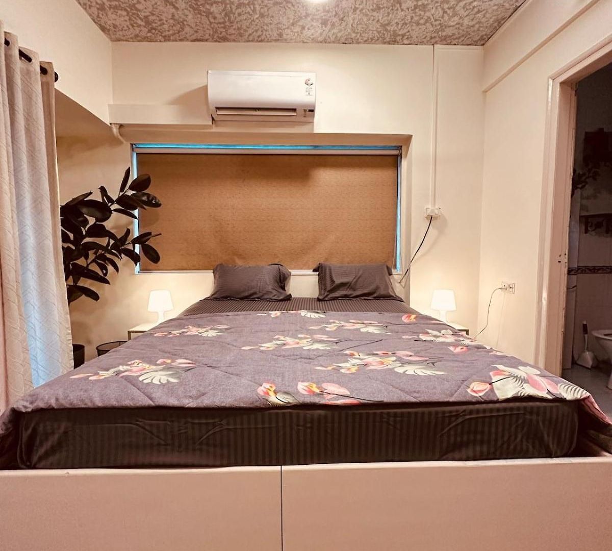 Rahuls - Near Kokilaben Apartment *