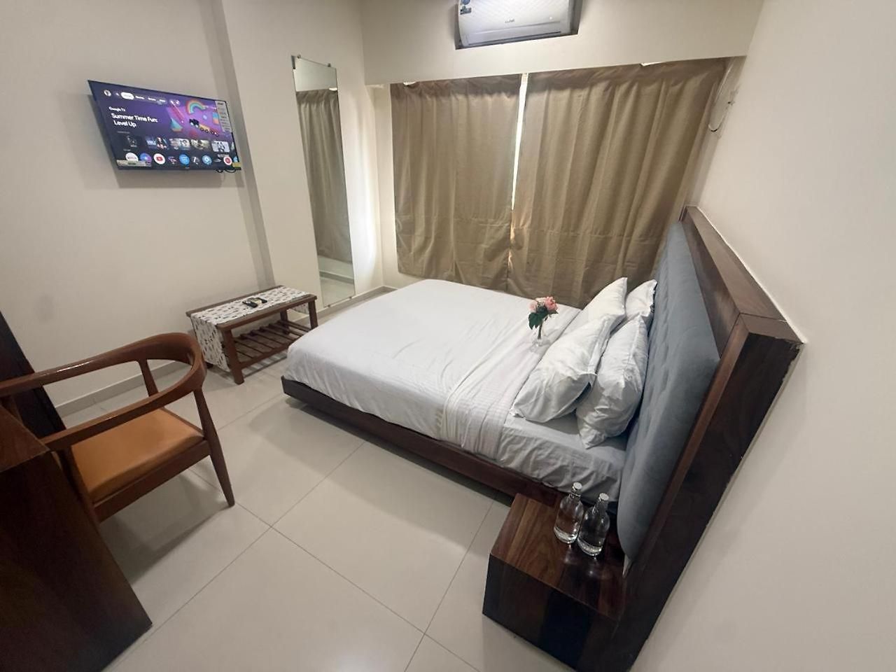 2bhk Beside Hiranandini-star Homes Powai * Mumbai