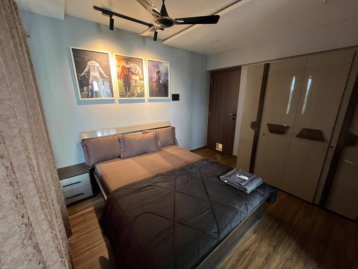 Ocean Whisper - 2 Mins From Kokilaben Hospital Apartment Mumbai