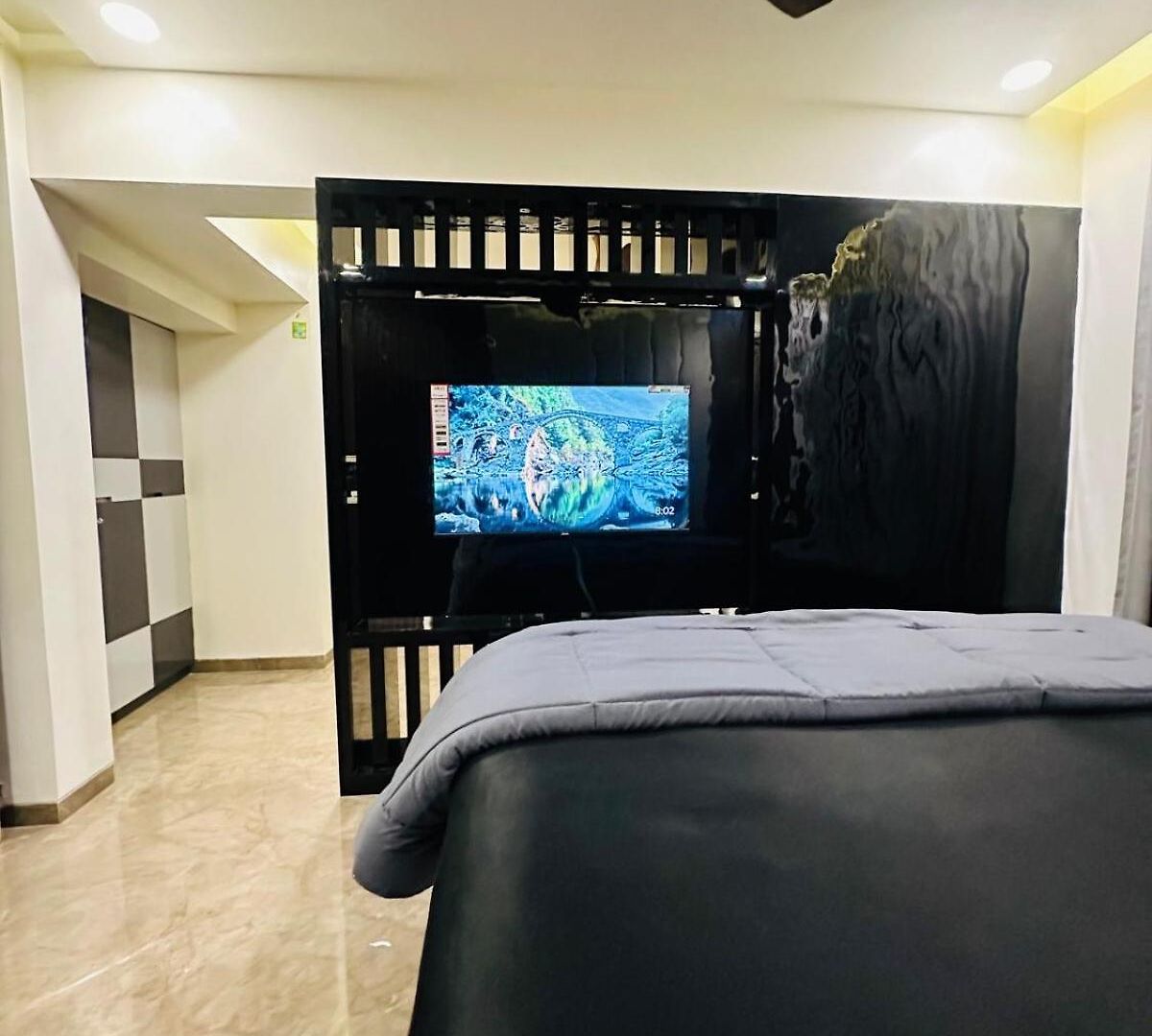 Rahul's Retreat Jacuzzi