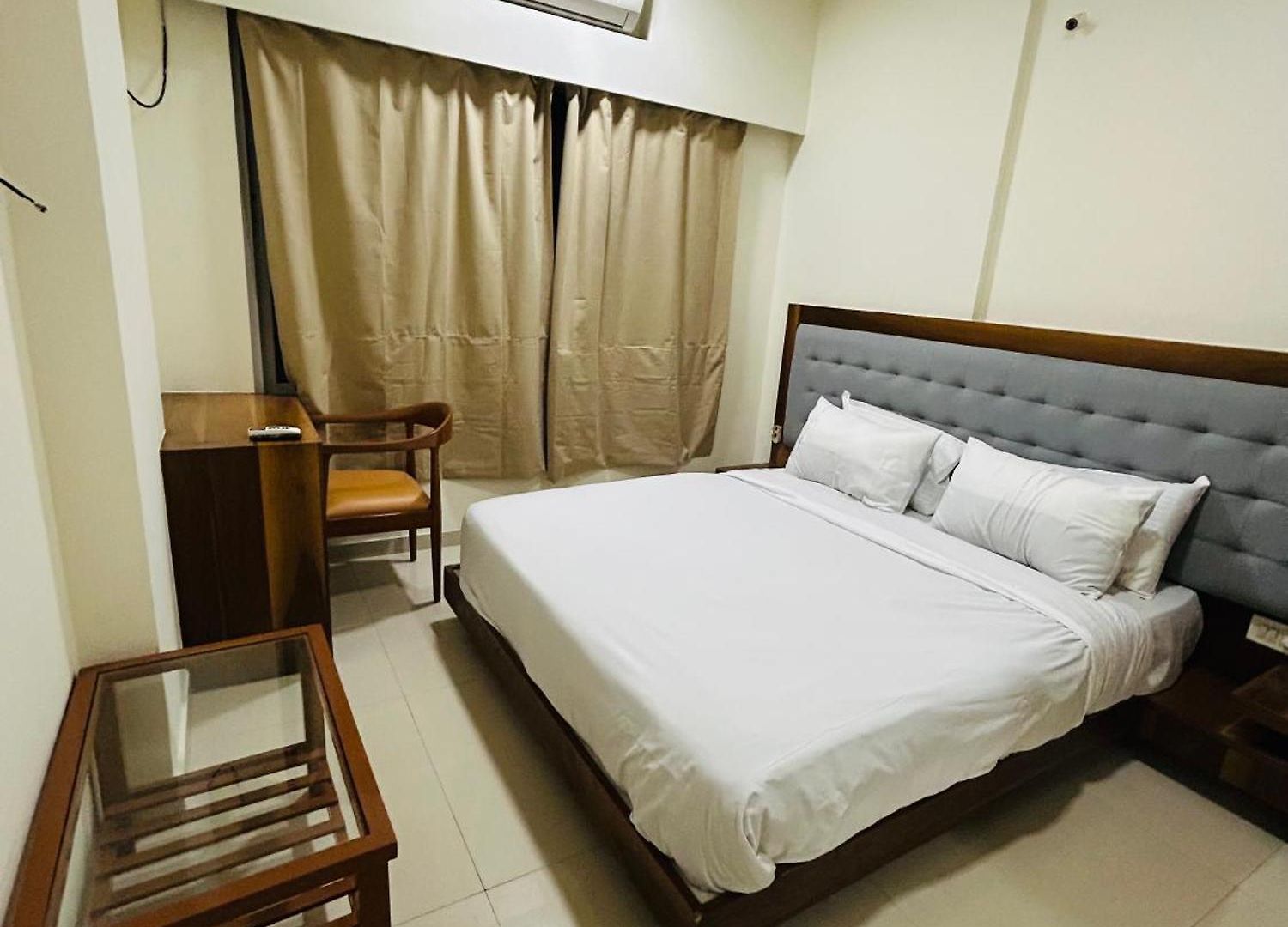 2bhk Beside Hiranandini-star Homes Powai Apartment *