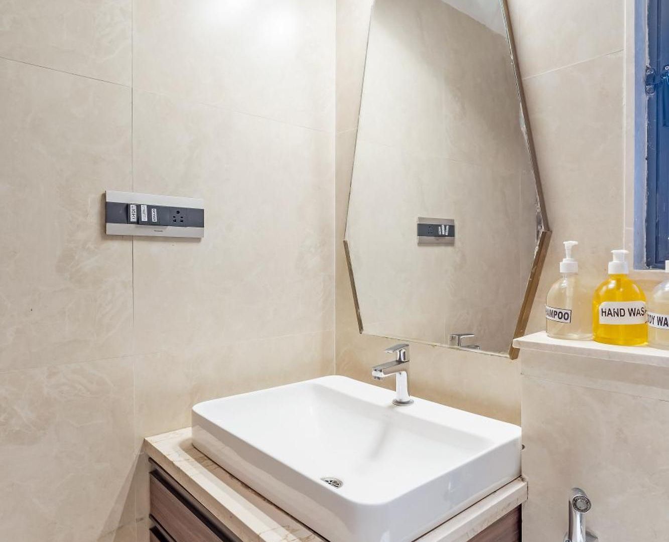 Ov Premium Near Bkc By Square One Apartment