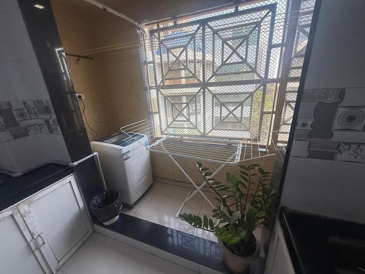 Apartment 2bhk Beside Hiranandini-star Homes Powai *