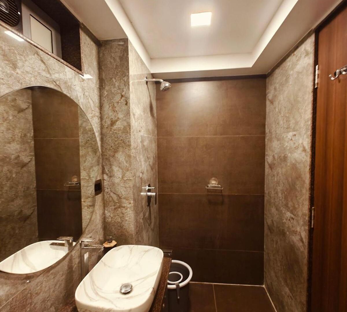 Ocean Whisper - 2 Mins From Kokilaben Hospital Apartment Mumbai