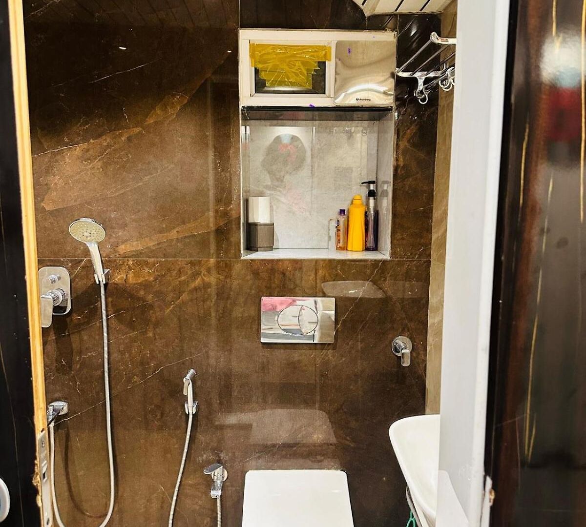 Rahul's Retreat Jacuzzi *