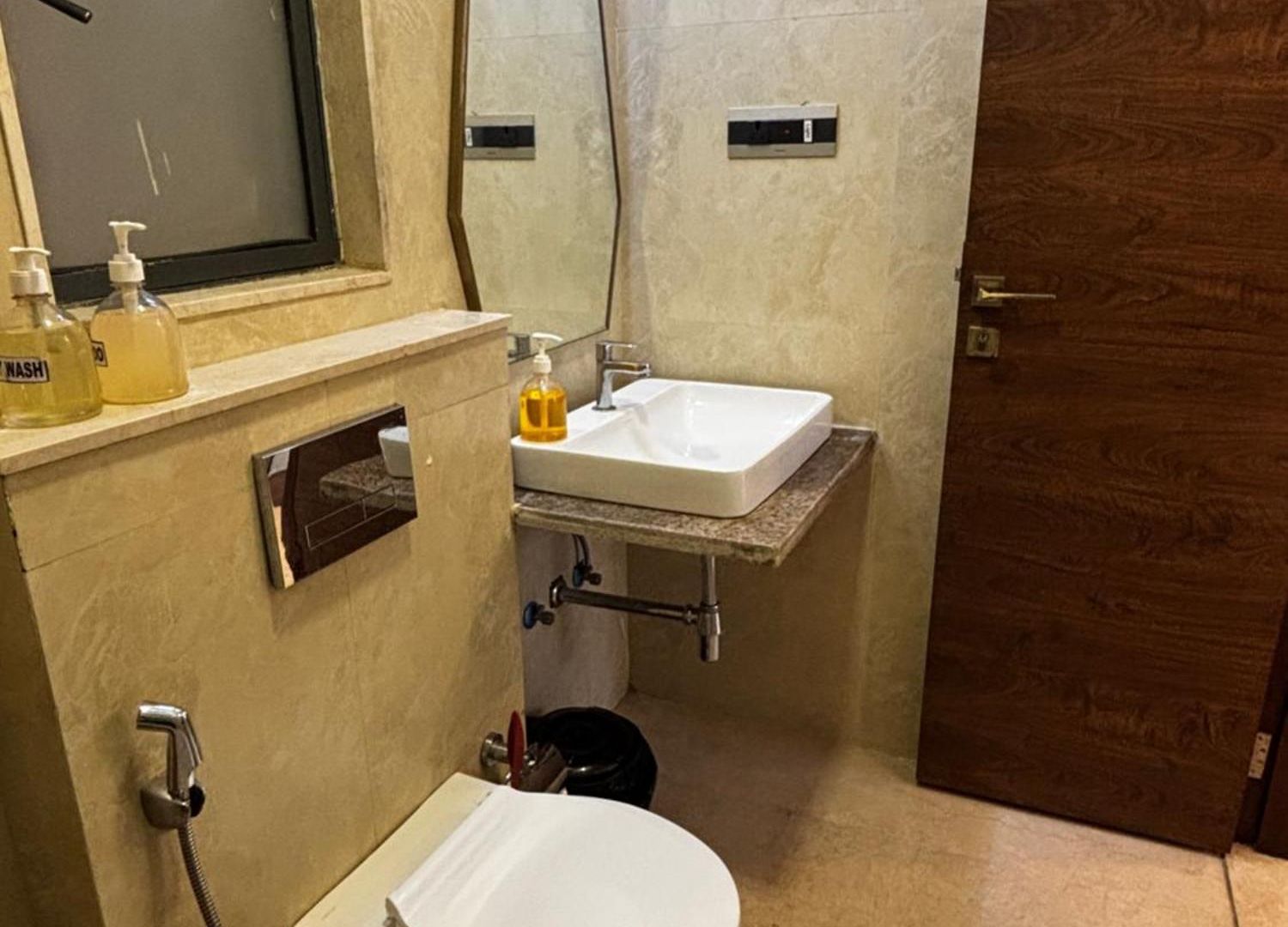 Apartment Ov Premium Near Bkc By Square One *