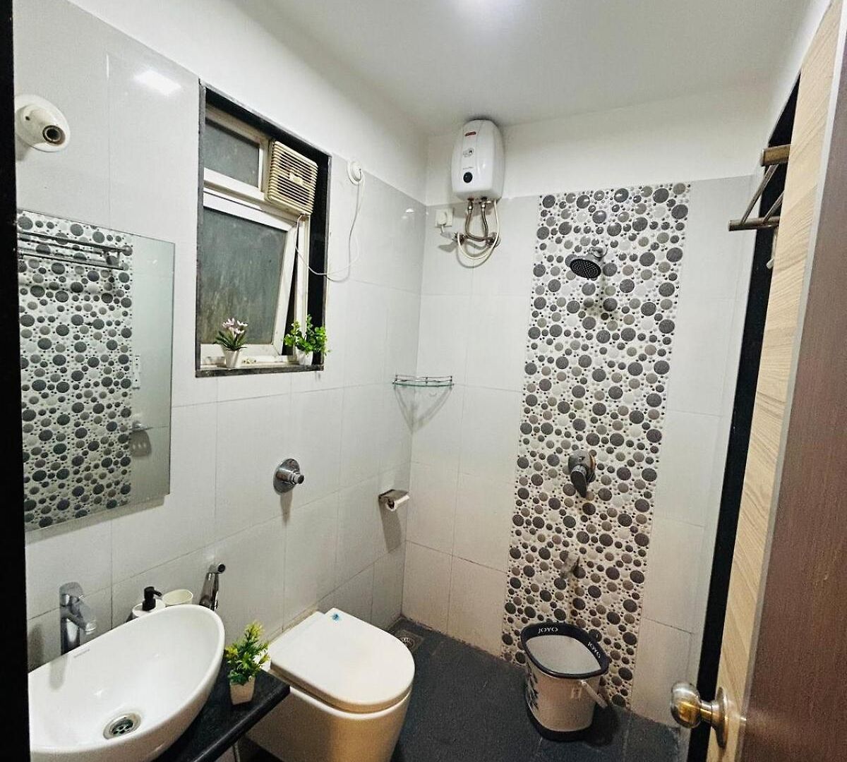 Apartment 2bhk Flat Near Hiranandini Powai- Star Homes
