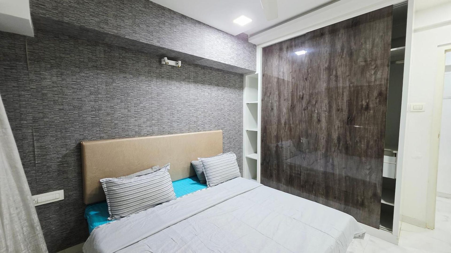 Apartment Ocean 360 Sea Facing Apartment- 1401
