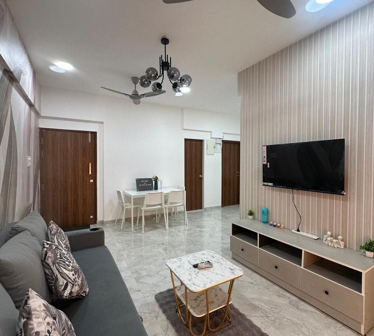 Apartment Rahuls Oasis