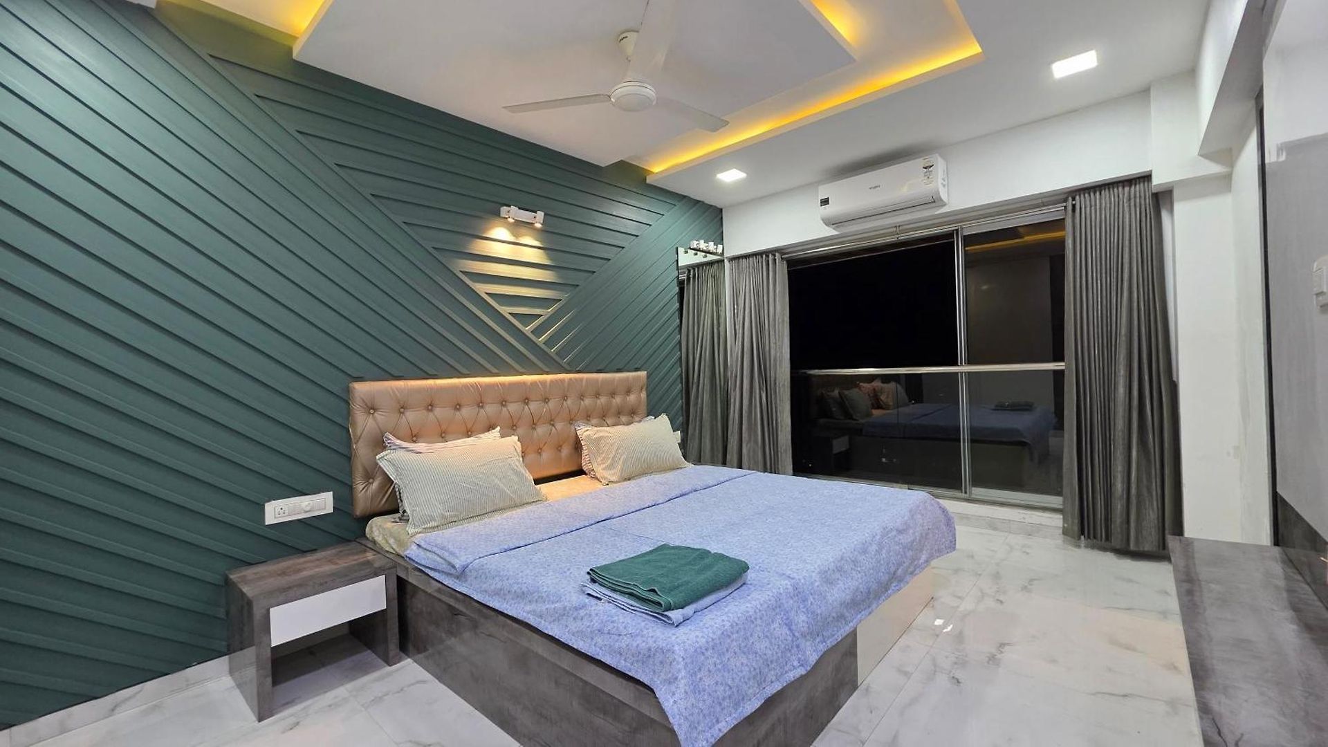 Apartment Ocean 360 Sea Facing Apartment- 1401