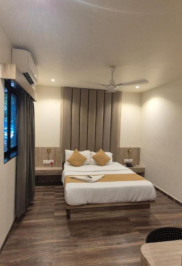 Amar Residency Near Kokilaben Hospital