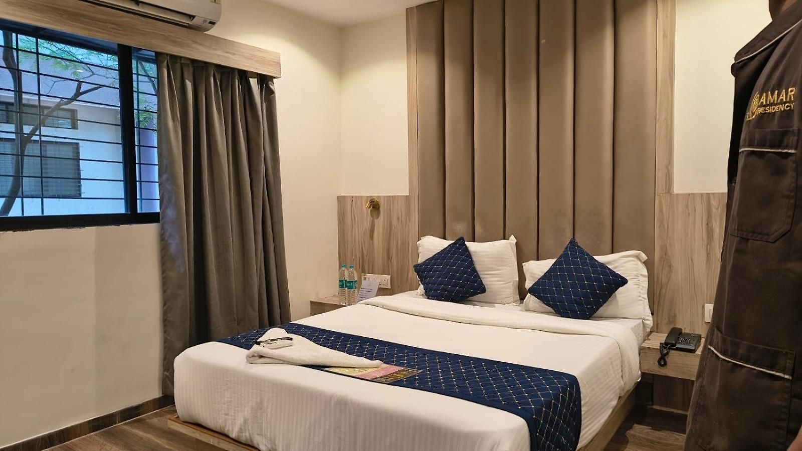 Amar Residency Near Kokilaben Hospital Hotel