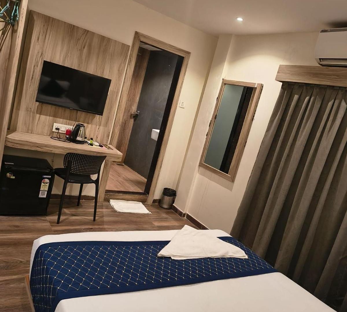Amar Residency Near Kokilaben Hospital Mumbai
