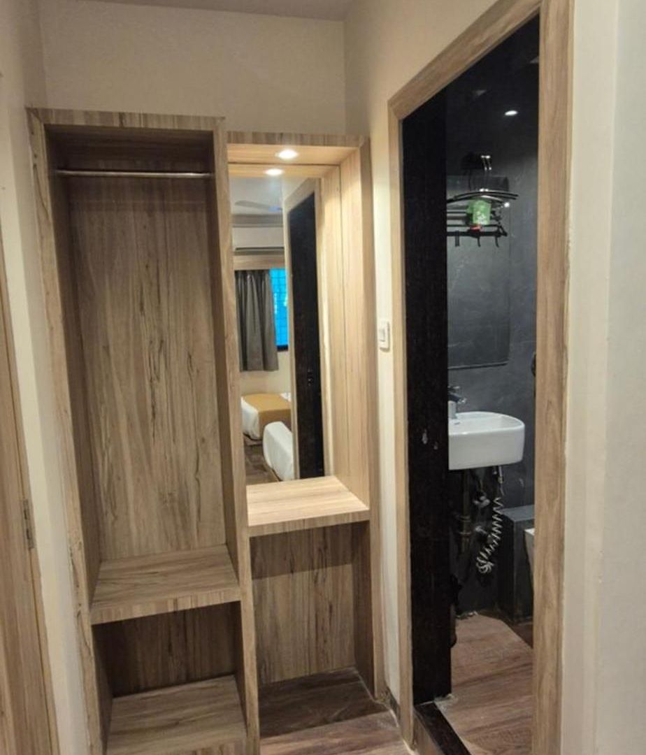 Amar Residency Near Kokilaben Hospital