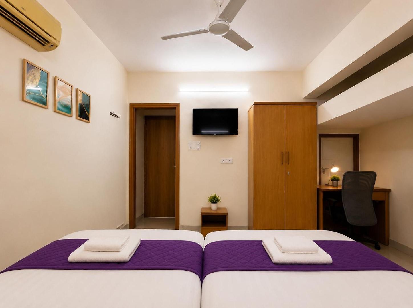 Hotel Pinakii Comfort Suites, Prabhadevi Mumbai
