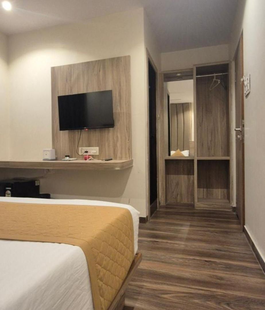 Amar Residency Near Kokilaben Hospital Hotel Mumbai