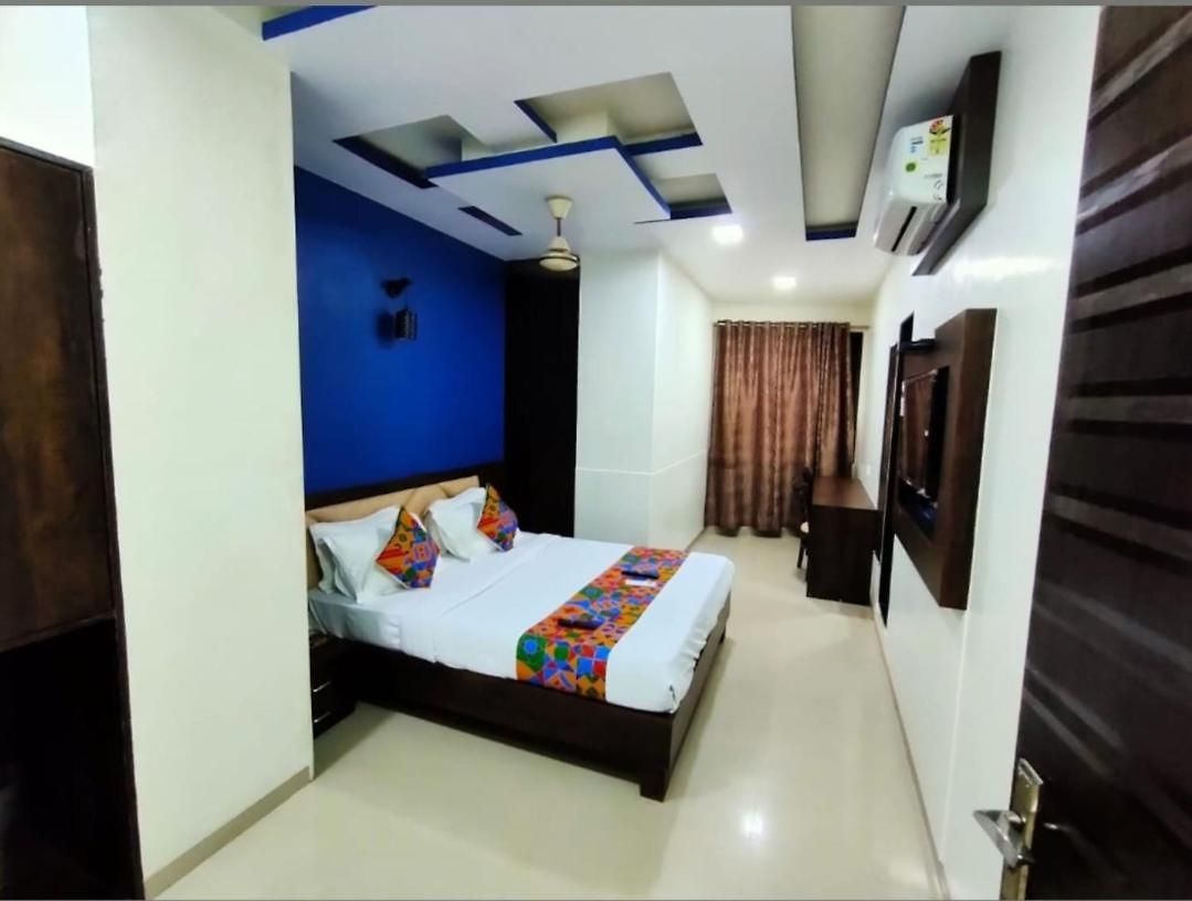 Hotel Crown Aadoree - Near Airport, Bkc Visa Consultant , Jio Convention Centre Mumbai