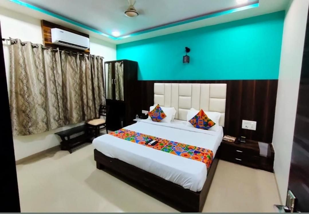Crown Aadoree - Near Airport, Bkc Visa Consultant , Jio Convention Centre 3* Mumbai