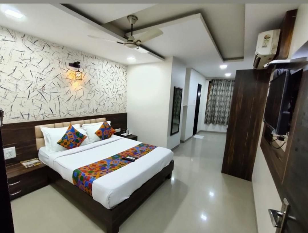 Crown Aadoree - Near Airport, Bkc Visa Consultant , Jio Convention Centre