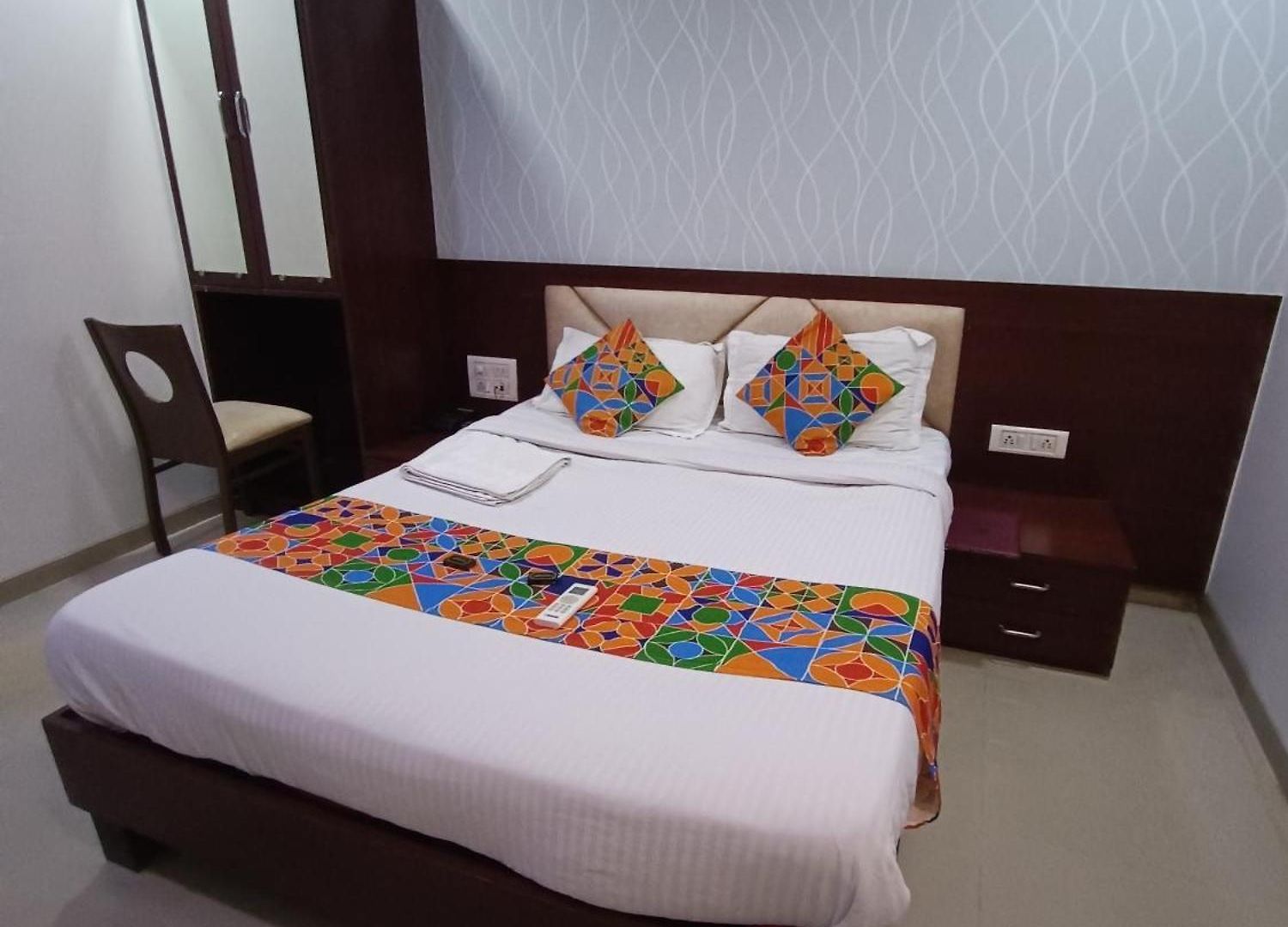 Crown Aadoree - Near Airport, Bkc Visa Consultant , Jio Convention Centre 3* Mumbai