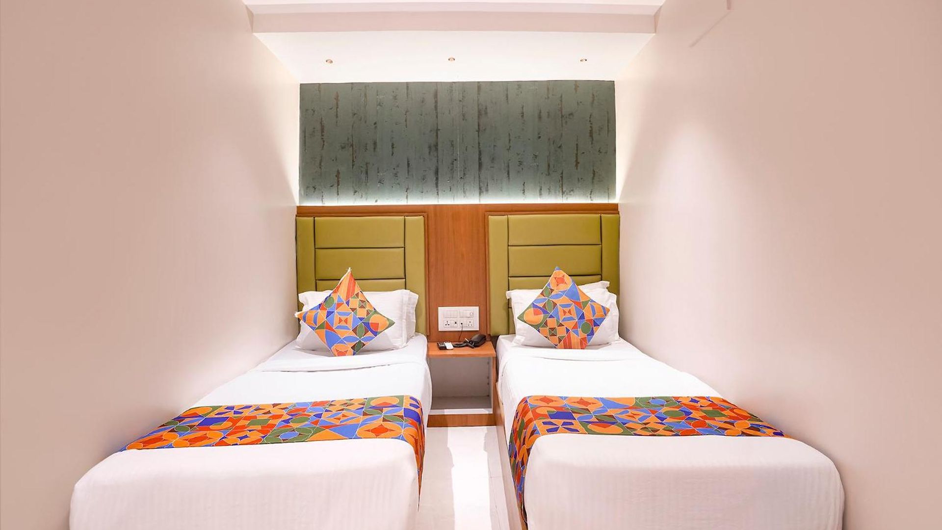 Fabhotel Ruby Grand Hotel