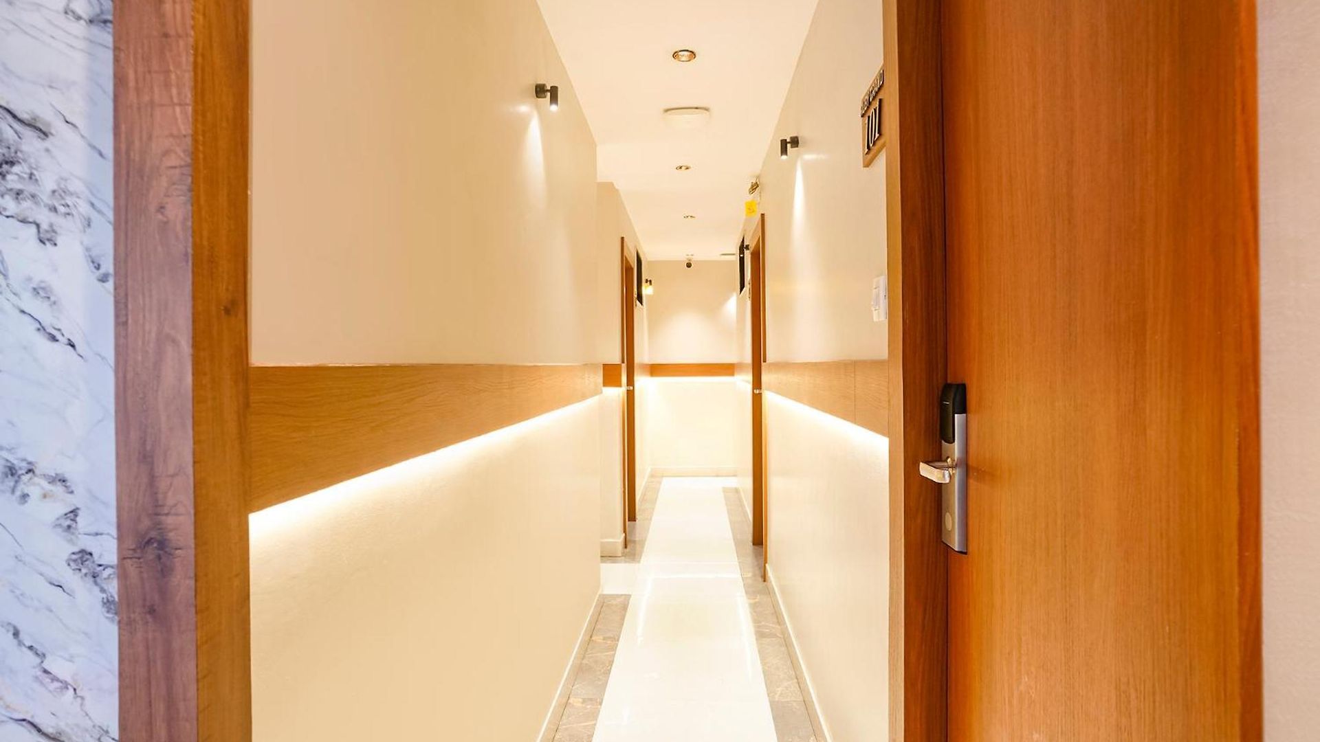 Hotel Fabhotel Ruby Grand