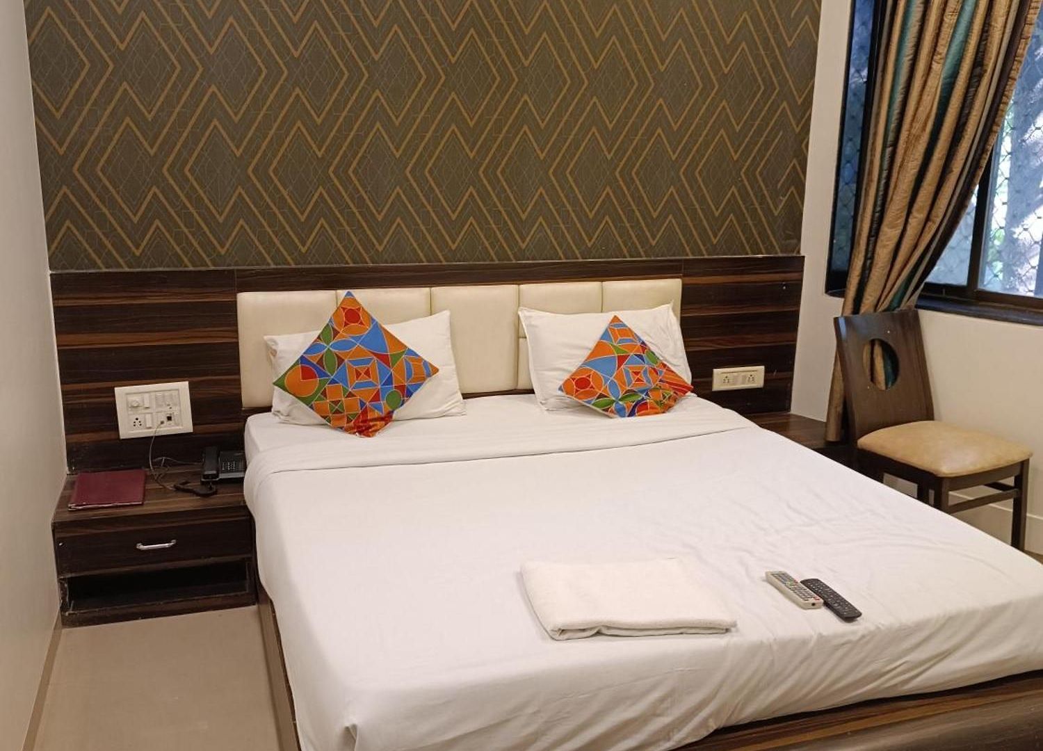 Crown Aadoree - Near Airport, Bkc Visa Consultant , Jio Convention Centre