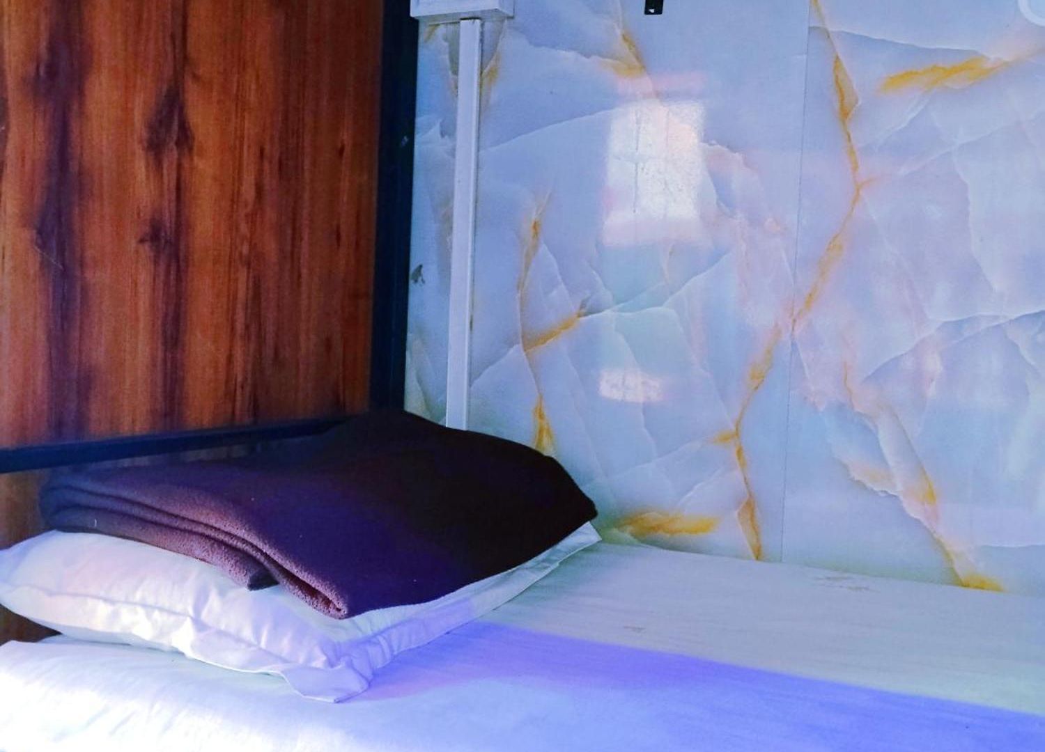 Bhumi Near Us Embassy Bkc Only Males Hostel Mumbai